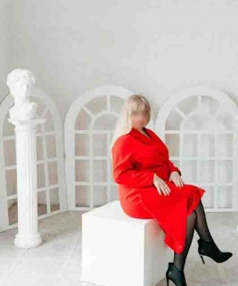 Моя основная цель - удовлетворить каждое твое желание и превратить наше свидание в бесконечную страсть и наслаждение. У меня есть много интересных услуг, которые я могу предложить тебе. В моих возможностях есть классический секс, оральные ласки, массаж, ролевые игры и многое другое. Мои услуги гарантированно принесут тебе максимум удовольствия. Я живу в Москве, городе страсти и возможностей. Приглашаю тебя в мой уютный и комфортный мир, где мы сможем реализовать все наши фантазии и желания. Только положительные отзывы оставленные довольными клиентами подтверждают мою незабываемую красоту и профессионализм. Обязательно добавлю фото, чтобы ты мог оценить мою привлекательность и выбрать самый подходящий для нас образ встречи. ⭐️✨ 10818, 35 лет