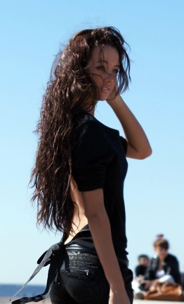 Сексуальная и игривая брюнетка ждет тебя у себя дома! Погрузись в мир страсти и наслаждения со мной. Абсолютная конфиденциальность и гарантия удовлетворения! 17270, 22 года